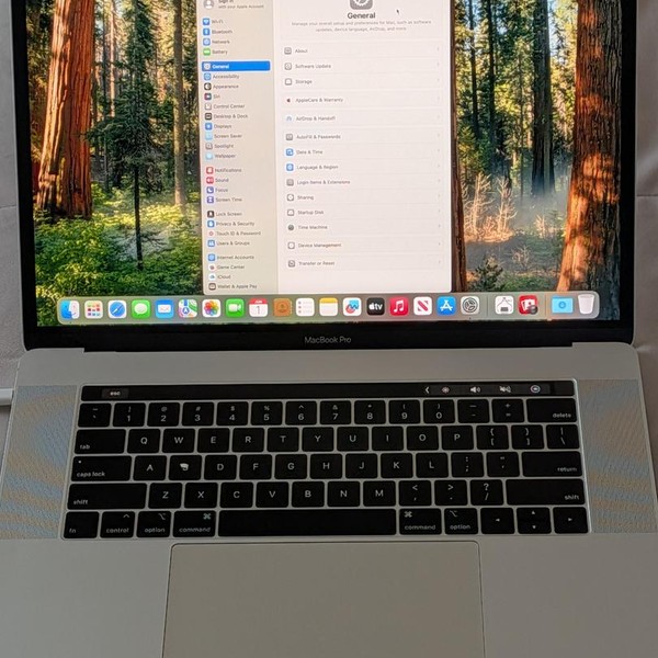 MacBook Pro 2018 (With Touch Bar) - 15 inch - 512 GB, Silver, 16 GB, Intel Core i7