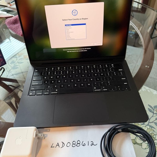 MacBook Pro Late 2023 (M3) - 14 inch - 512 GB, Black, 18 GB, Apple M3 Pro 11-core, 14-core GPU