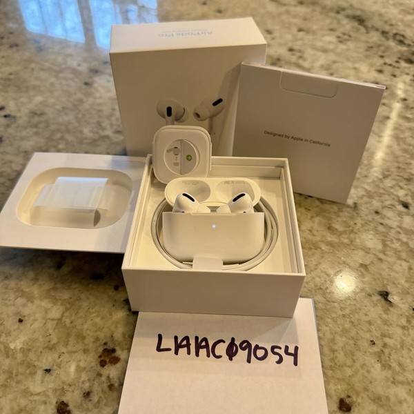 Apple AirPods Pro - Wireless Case