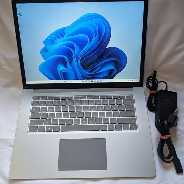 Microsoft Surface Laptop 5 - 256 GB, Platinum, 8 GB, Intel Core i7, 15 inch
