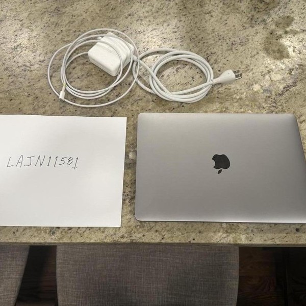 MacBook Pro 2019 - 13 inch - 1 TB, Gray, 16 GB, Intel Core i5