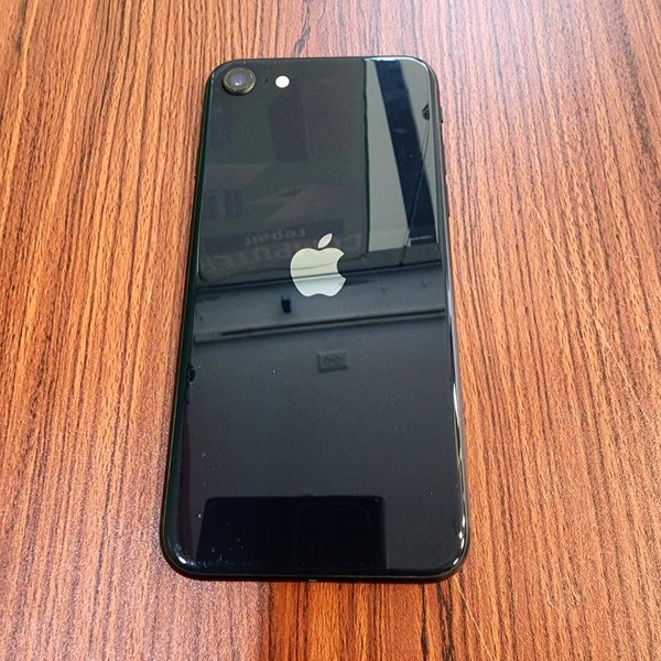 Apple iPhone SE 3rd Gen 2022 - Unlocked, 64 GB, Midnight, A2595