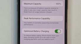 Good
													Apple iPhone Xs - Verizon, Gold, 64 GB, A1920, photo 2 of 7