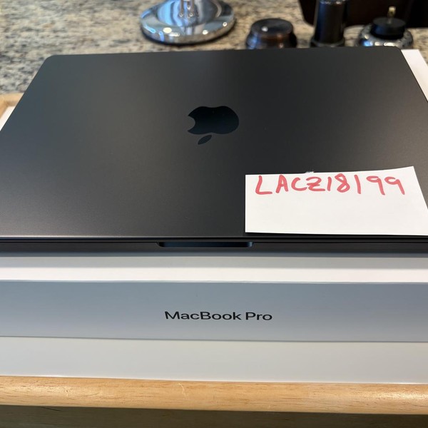MacBook Pro Late 2023 (M3) - 14 inch - 512 GB, Black, 18 GB, Apple M3 Pro 11-core, 14-core GPU