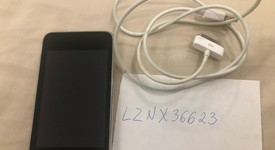 Good
													Apple iPod Touch 2nd Gen - Wi-Fi, Black, 8 GB, photo 2 of 3