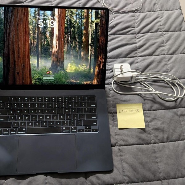 MacBook Air 2024 (M3) - 15 inch - 512 GB, Midnight, 16 GB, Apple M3, 10-core GPU