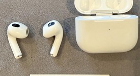 Used
													Apple AirPods 3rd Gen - MagSafe Case, photo 2 of 7
