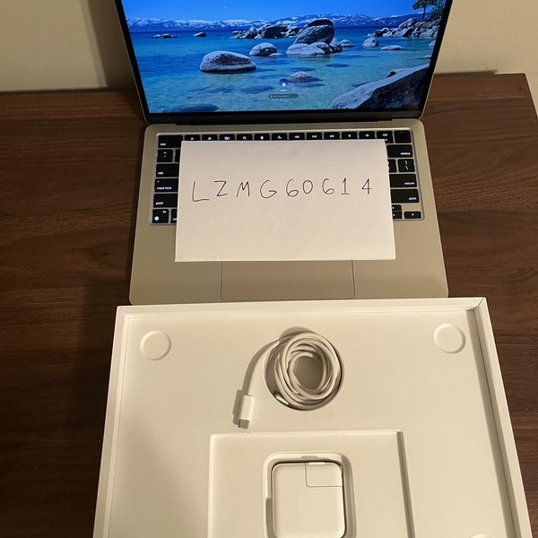 MacBook Air 2022 (M2) - 13 inch - 256 GB, Starlight, 16 GB, Apple M2