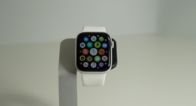 Good
													Apple Watch Series 4 44mm - Unlocked, Silver, A1976 - Cellular, Aluminum, photo 2 of 8