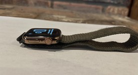 Fair
													Apple Watch Series 4 40mm - Unlocked, Gold, A1975 - Cellular, Stainless, photo 1 of 4