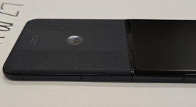 Mint
													Motorola Razr Plus (2024) - Unlocked, Navy Blue, 256 GB, 12 GB, photo 4 of 8