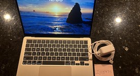 Good
													MacBook Air 2025 (M4) - 13" - Apple M4, Starlight, 256 GB, 16 GB, photo 1 of 8
