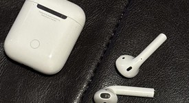 Used
													Apple AirPods 1st Gen - Lightning Case, photo 4 of 5