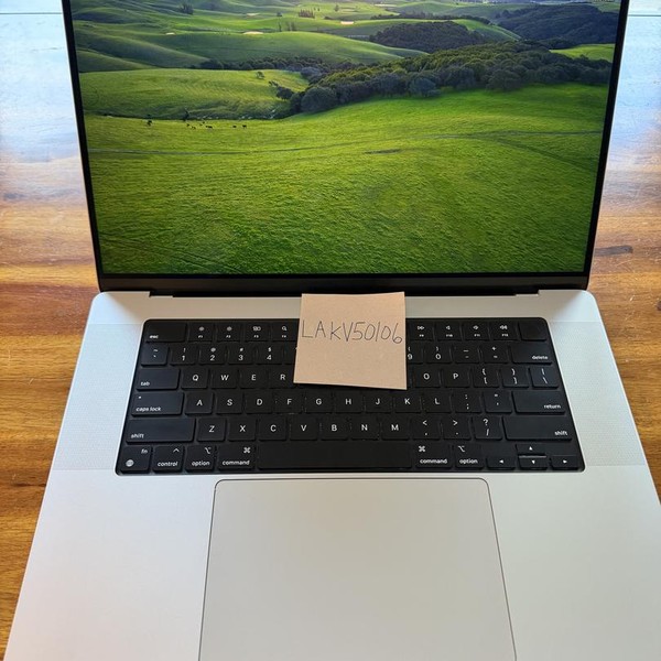 MacBook Pro 2024 - 16 inch - 1 TB, Silver, 64 GB, Apple M4 Max 16-core