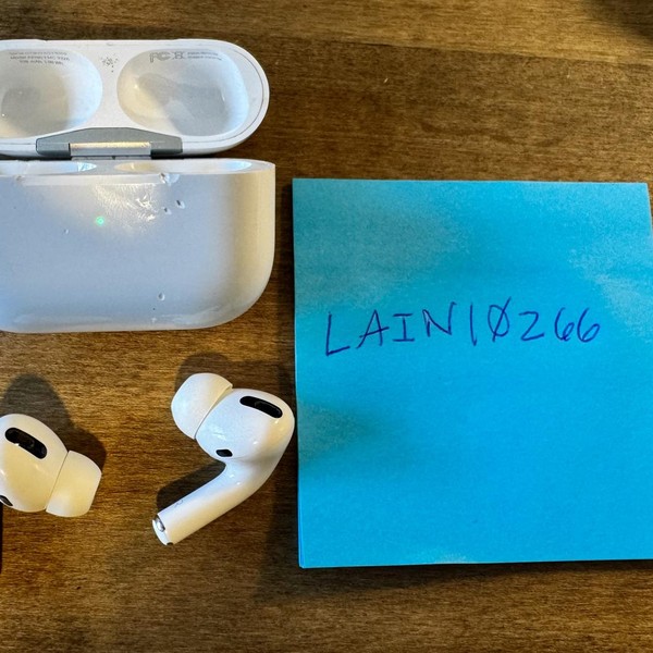 Apple AirPods Pro - Wireless Case