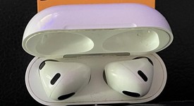 Used
													Apple AirPods 3rd Gen - Lightning Case, photo 1 of 5