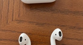 Used
													Apple AirPods 2nd Gen - Lightning Case, photo 3 of 6