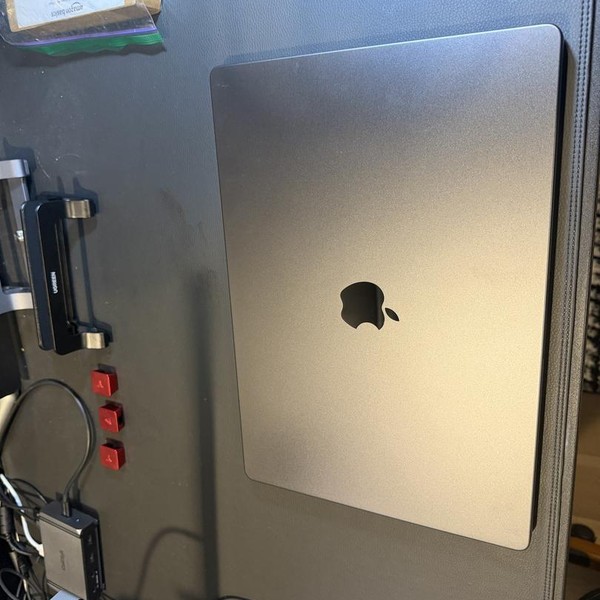MacBook Pro 2026 - 16 inch (M5) - 2 TB, Space Black, 128 GB, Apple M5 Max 18-core (40-core GPU), Standard Display