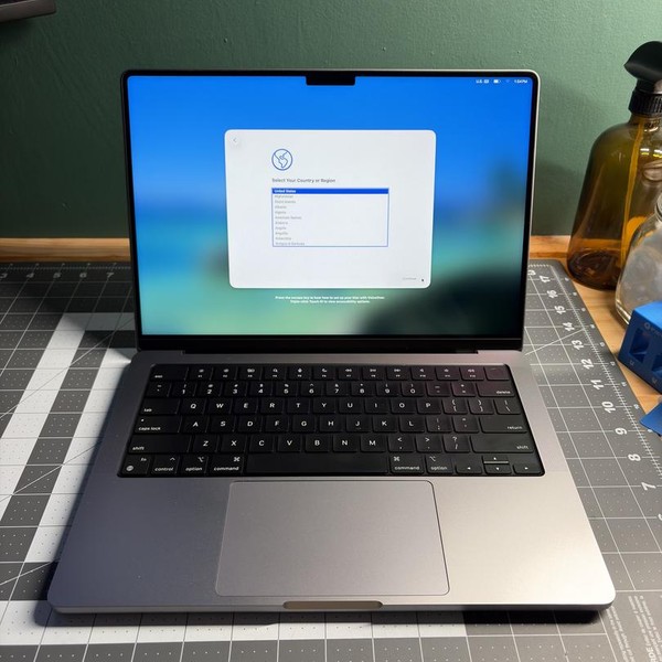 MacBook Pro 2021 - 14 inch - 512 GB, Gray, 16 GB, Apple M1 Pro 8-core