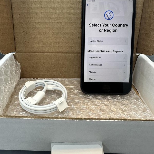 Apple iPhone SE 3rd Gen 2022 - Unlocked, 64 GB, Midnight, A2595