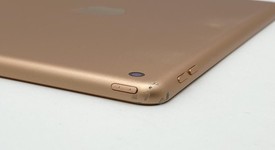 Fair
													Apple iPad 8th Gen - Wi-Fi, Gold, 32 GB, A2270, photo 4 of 8