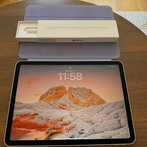 Apple iPad Air (5th Gen) - Wi-Fi, 64 GB, Starlight, A2588