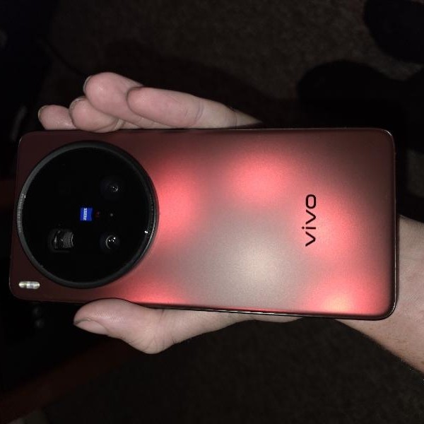 Vivo X200 Ultra - Unlocked Non-US, 512 GB, Red, 16 GB