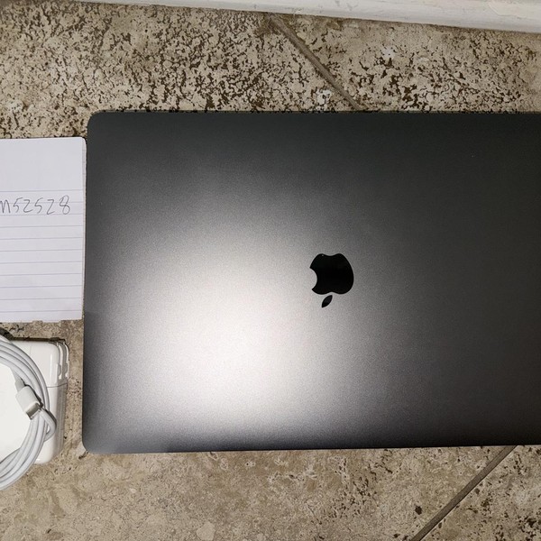 MacBook Pro 2018 (With Touch Bar) - 15 inch - 512 GB, Gray, 16 GB, Intel Core i7