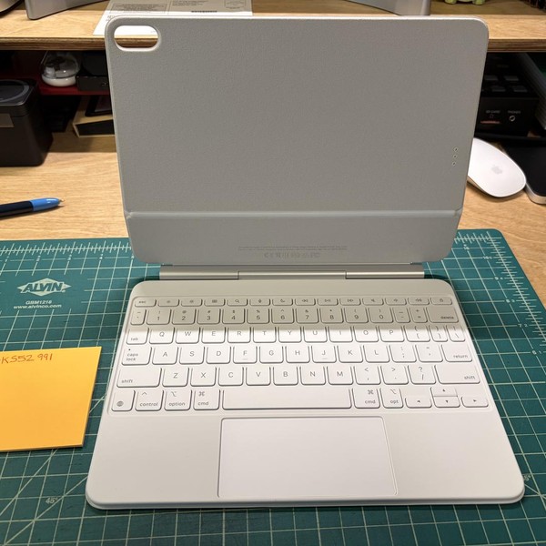 Apple Magic Keyboard for iPad Pro - White
