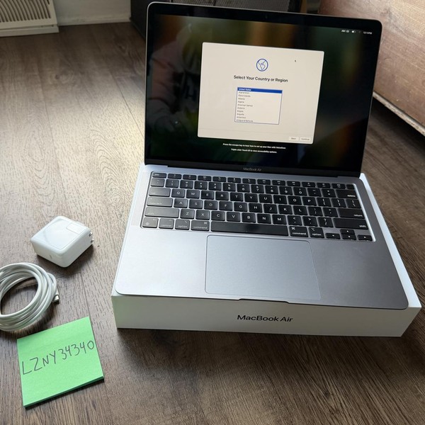 MacBook Air 2020 - 13 inch - 256 GB, Gray, 8 GB, Apple M1