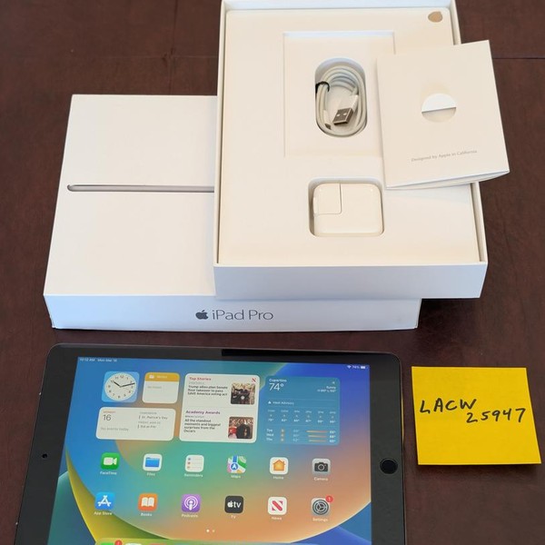 Apple iPad Pro 9.7 inch - Unlocked, 128 GB, Gray, A1674