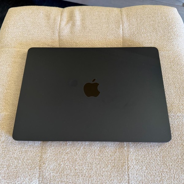 MacBook Air 2022 (M2) - 13 inch - 512 GB, Midnight, 8 GB, Apple M2