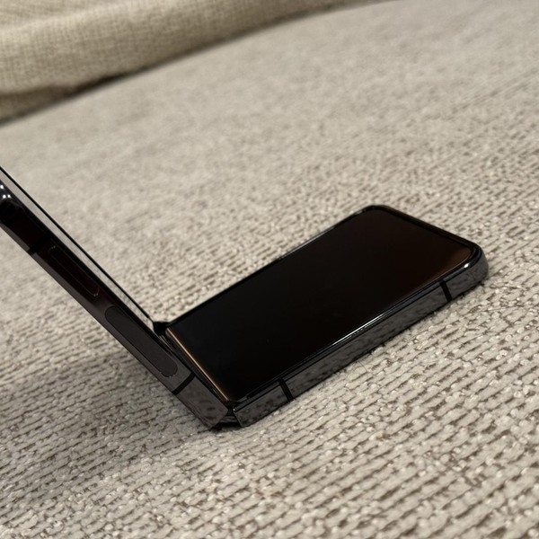 Samsung Galaxy Z Flip5 - AT&T, 256 GB, Graphite, 8 GB, SM-F731U