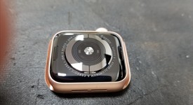 Good
													Apple Watch Series 4 40mm - Unlocked, Gold, A1975 - Cellular, Aluminum, photo 6 of 6