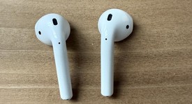 Used
													Apple AirPods 2nd Gen - Lightning Case, photo 5 of 9