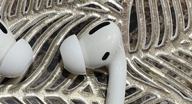 Used
													Apple AirPods Pro - MagSafe Case, photo 4 of 9