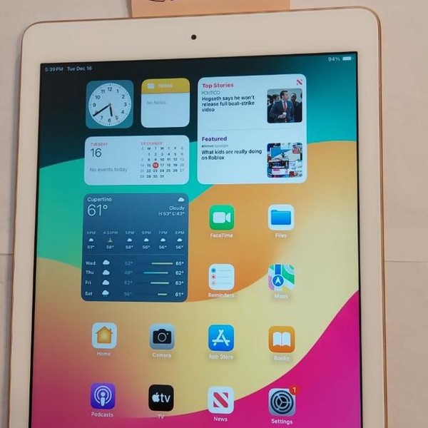 Apple iPad 6th Gen - Wi-Fi, 32 GB, Gold, A1893