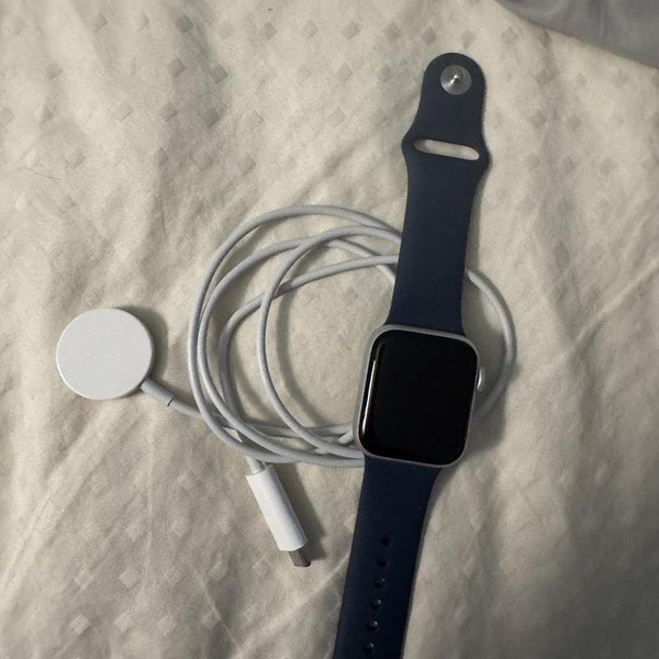 Apple Watch SE (2nd Gen) 40mm - Silver, A2722 - GPS, Aluminum