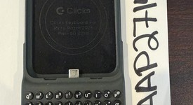 Good
													Motorola Razr Ultra (2025) - Unlocked, PANTONE Scarab, 512 GB, 16 GB, photo 3 of 5