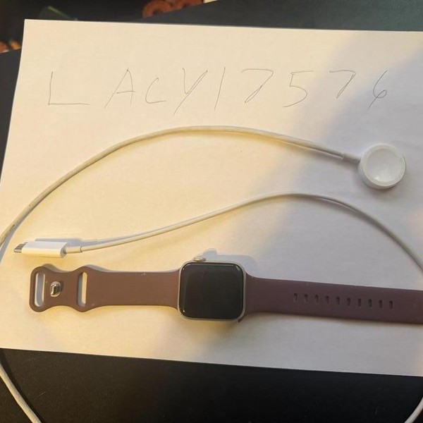 Apple Watch SE 2nd Gen 40mm - Unlocked Non-US, Starlight, A2725 - Cellular, Aluminum