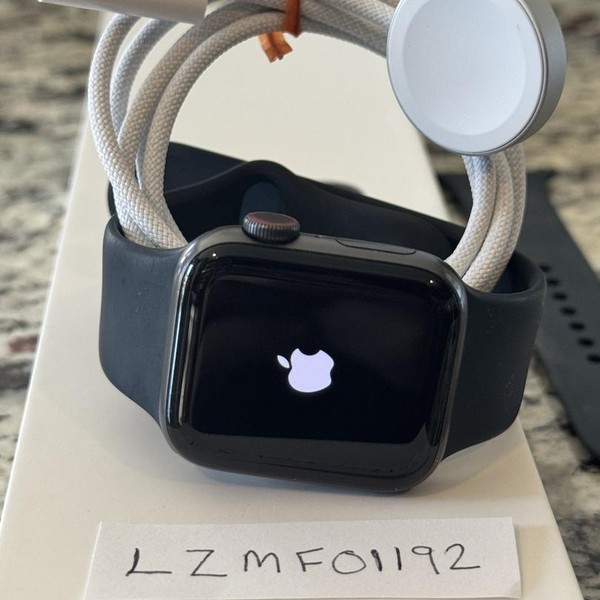 Apple Watch SE 1st Gen 40mm - Verizon, Gray, A2353 - Cellular, Aluminum