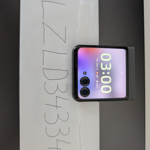 Motorola Razr (2024) - Unlocked, 256 GB, Gray, 8 GB