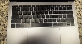Good
													MacBook Pro 2017 (No Touch Bar) - 13" - I5, Gray, 256 GB, 8 GB, photo 5 of 10