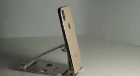 Mint
													Apple iPhone Xs Max - Verizon, Gold, 64 GB, A1921, photo 4 of 9