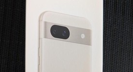 New
													Google Pixel 8a - Unlocked, Porcelain, 128 GB, 8 GB, GKV4X, Sub-6 5G, photo 3 of 3