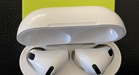 Used
													Apple AirPods 4th Gen - Active Noise Cancellation, photo 1 of 5