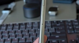 Good
													Apple iPhone Xs - Unlocked Non-US, Silver, 64 GB, A2097, photo 5 of 11