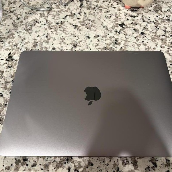 MacBook Pro 2019 - 13 inch - 128 GB, Gray, 8 GB, Intel Core i5