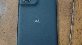 Mint
													Motorola Edge (2024) - Unlocked, Midnight Blue, 256 GB, 8 GB, photo 2 of 12