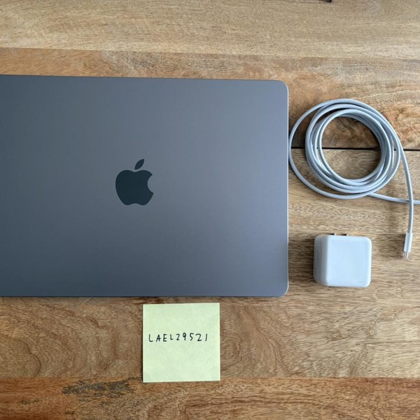 MacBook Air 2022 (M2) - 13 inch - 512 GB, Gray, 16 GB, Apple M2